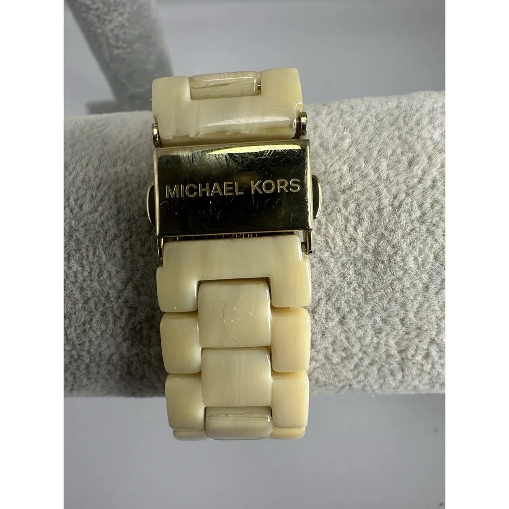 Michael Kors MK-5281 Ladies MOP Watch New Battery 37MM 7